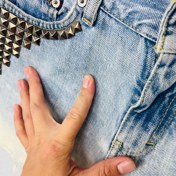 Tommy Hilfiger Vintage Y2K 2000s Bleach Cutoff high Waist Denim Studded Shorts - Picture 10 of 11